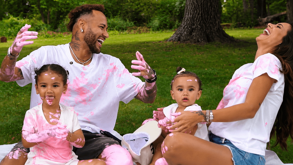 Neymar e Bruna Biancardi anunciam gravidez e revelam sexo do bebê