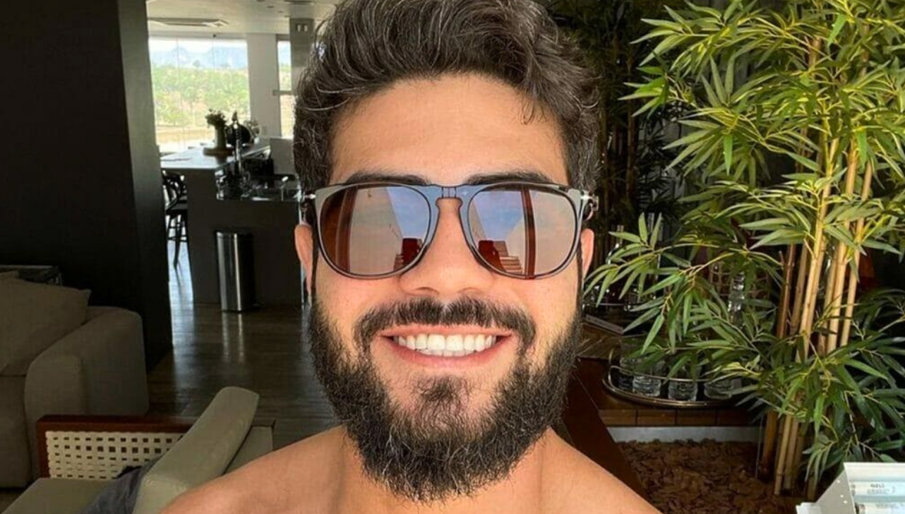 Henrique, da dupla com Juliano, fala sobre fé durante entrevista e emociona fãs