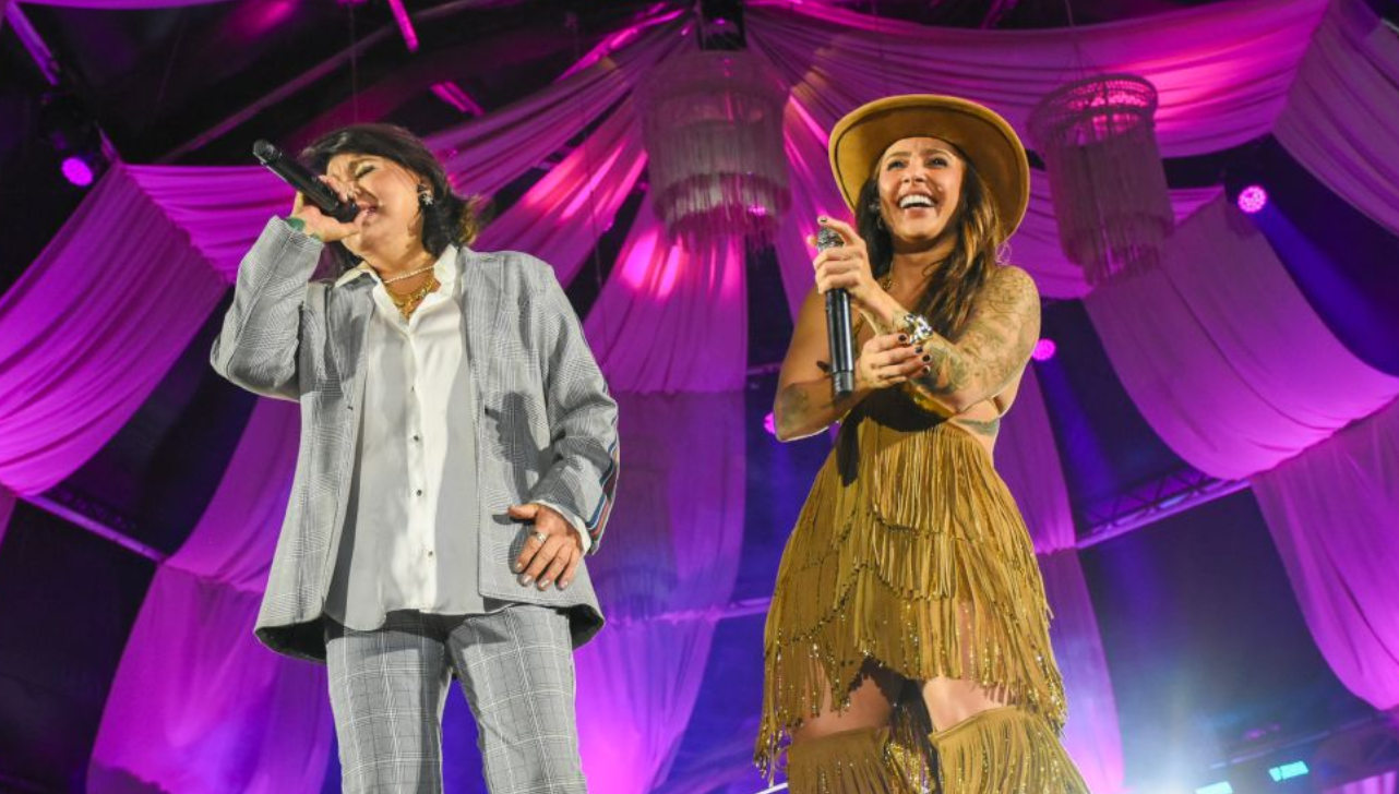 Roberta Miranda faz homenagem a Lauana Prado e parabeniza cantora pelo novo DVD