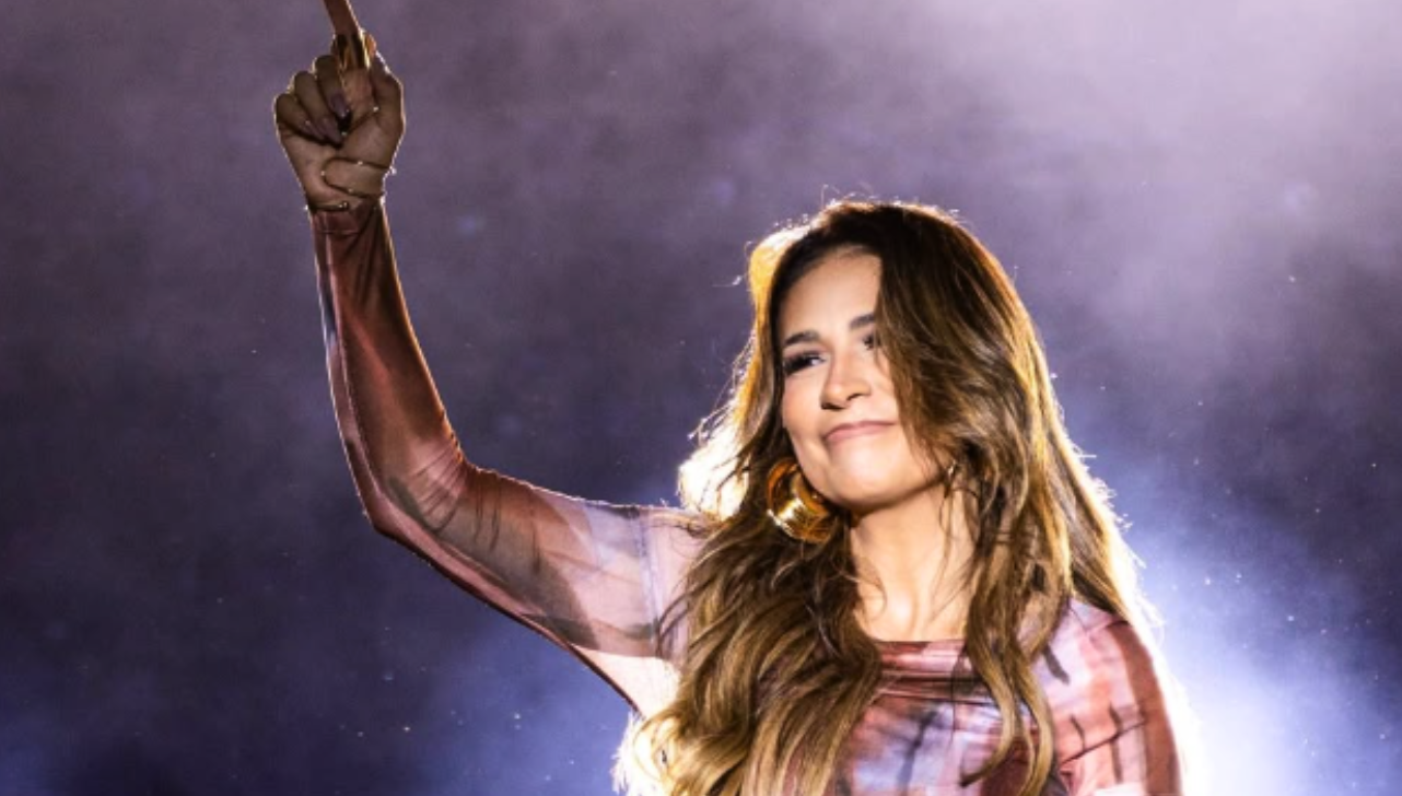 Simone Mendes, mesmo com sucesso, não abre mão de fazer faxina