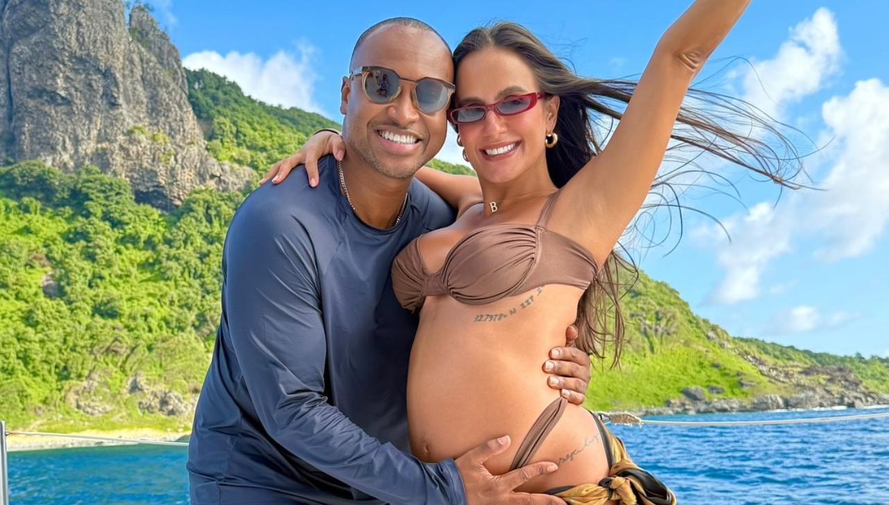 Thiaguinho e Carol Peixinho fazem curso preparatório para pais de primeira viagem