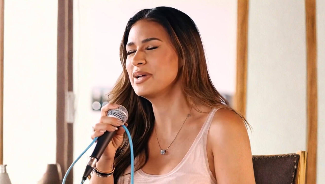 Simone Mendes libera músicas inéditas antes da gravação do novo DVD