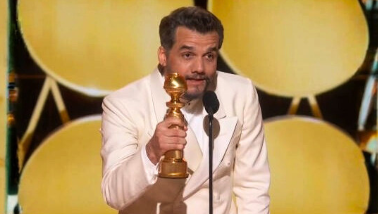 Wagner Moura ganha troféu de Melhor Ator no Globo de Ouro
