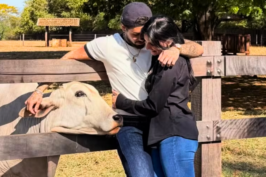 ASSUMIDOS! Ana Castela e Zé Felipe postam foto juntinhos com