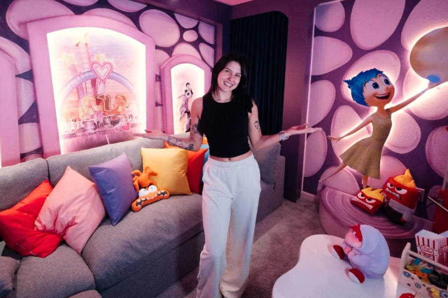 Ana Castela inaugura mansão temática em Orlando com desenhos famosos Ana Castela inaugura mansão temática em Orlando com desenhos famosos