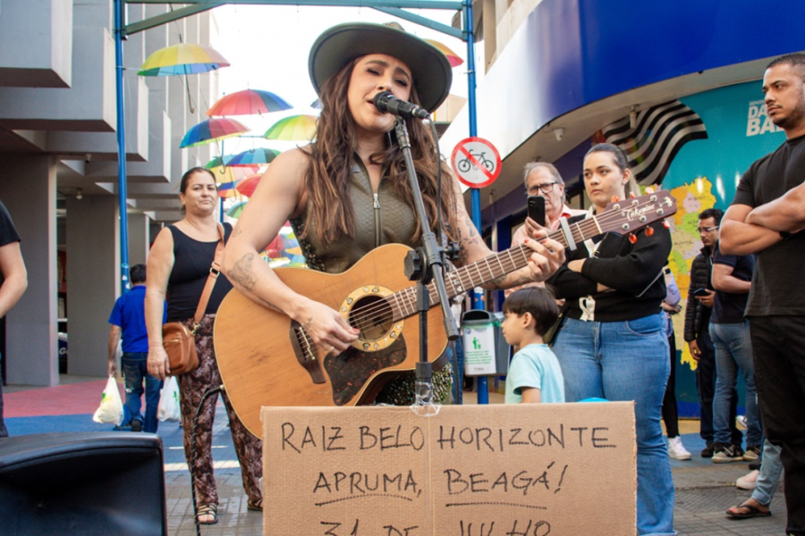 Lauana Prado faz show surpresa em Sorocaba para anunciar lançamento