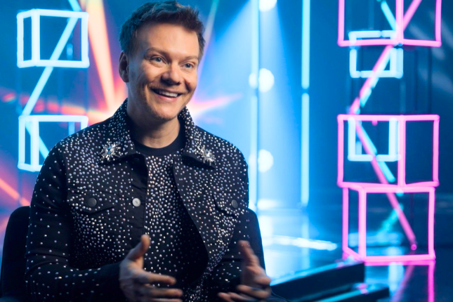 Michel Teló se emociona ao ler carta escrita para si