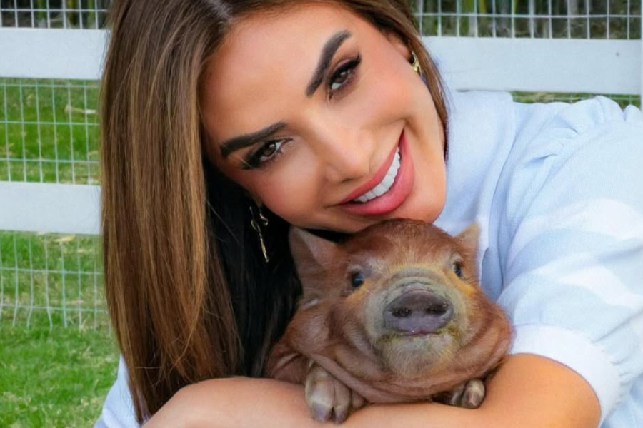 Nicole Bahls faz homenagem à Fe Paes Leme com nome