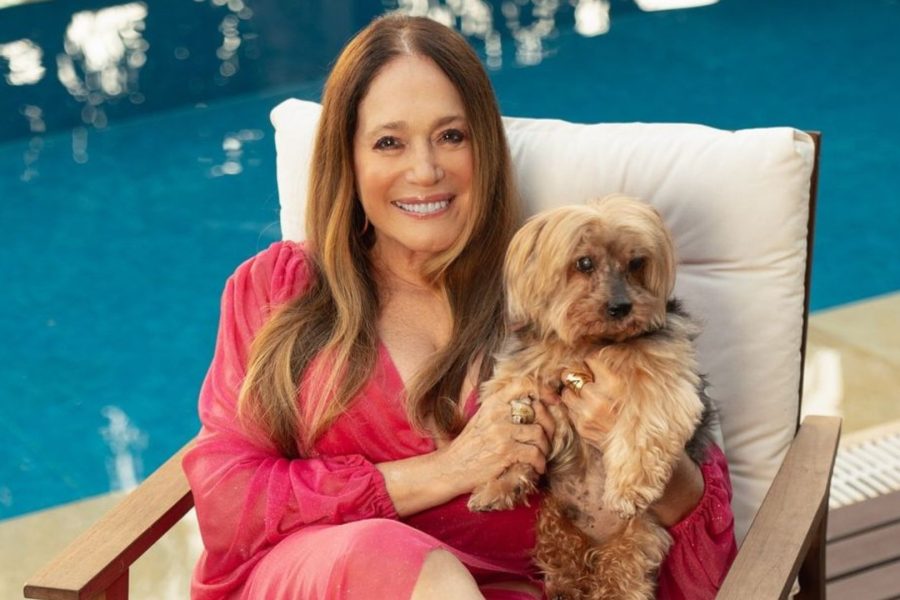 Opinou! Suzana Vieira comenta sobre ter outra atriz protagonizando “Senhora Opinou! Suzana Vieira comenta sobre ter outra atriz protagonizando “Senhora