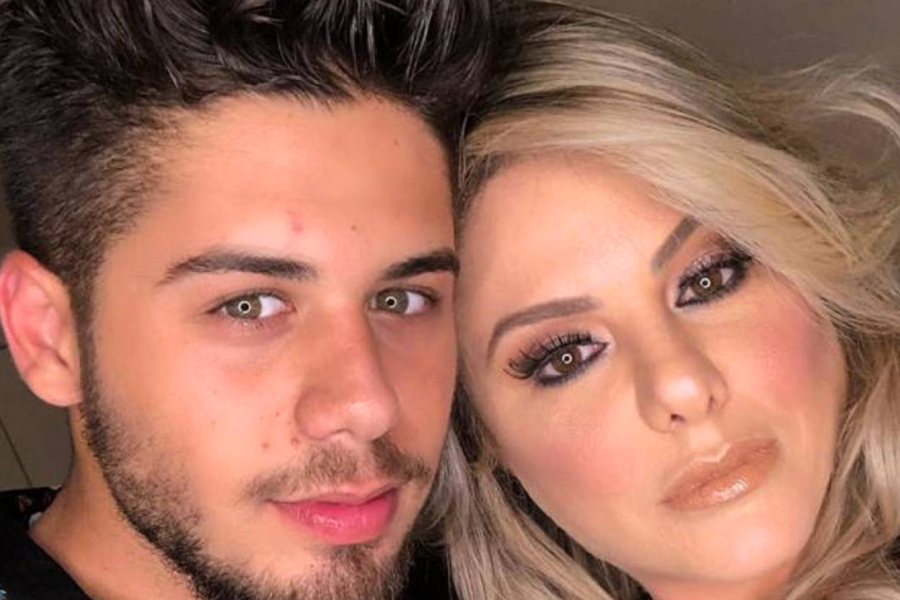 Poliana Rocha revela que Zé Felipe dormia com ela e