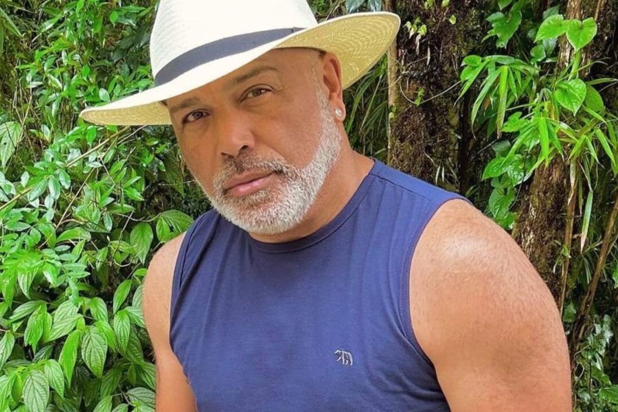 Susto! Cantor Rick, dupla de Renner, sofre acidente de carro Susto! Cantor Rick, dupla de Renner, sofre acidente de carro