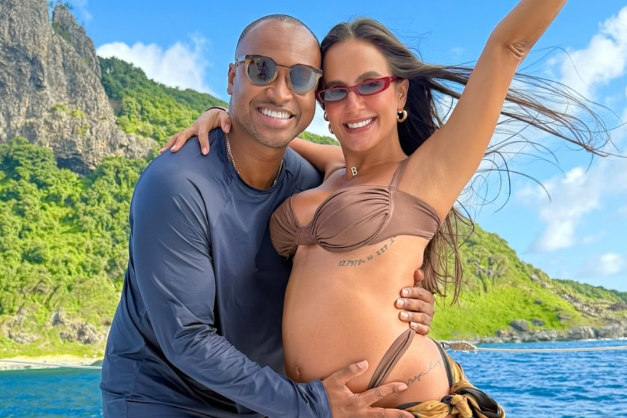 Thiaguinho e Carol Peixinho fazem curso preparatório para pais de