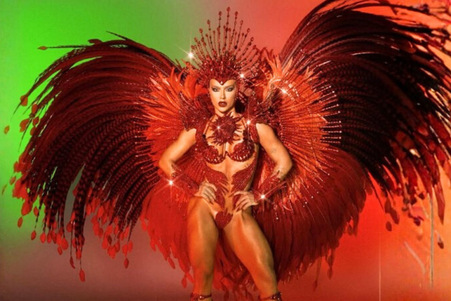 Virgínia passa perregue e tapa-sexo descola durante desfile