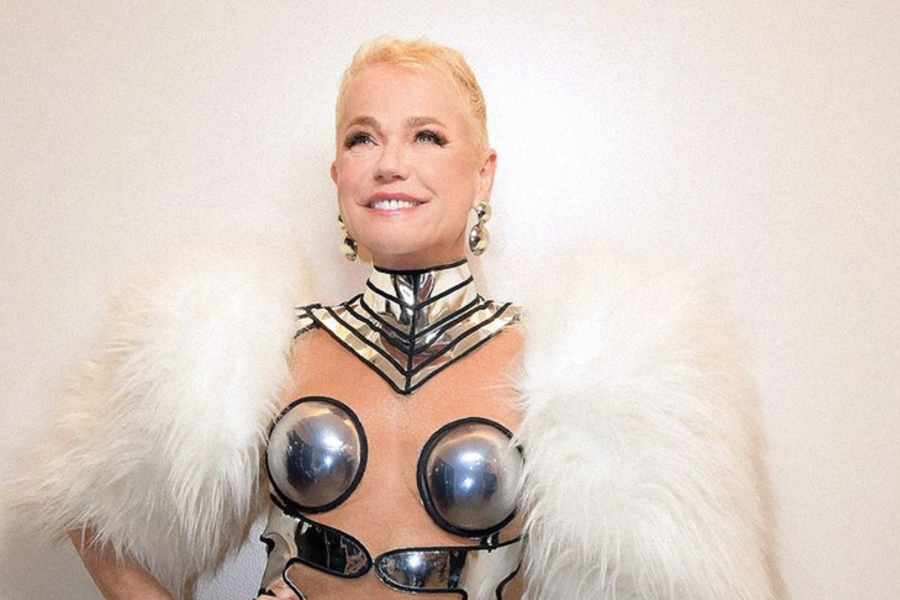 Xuxa Meneghel enfrenta ataque de fã com cuspe após show Xuxa Meneghel enfrenta ataque de fã com cuspe após show